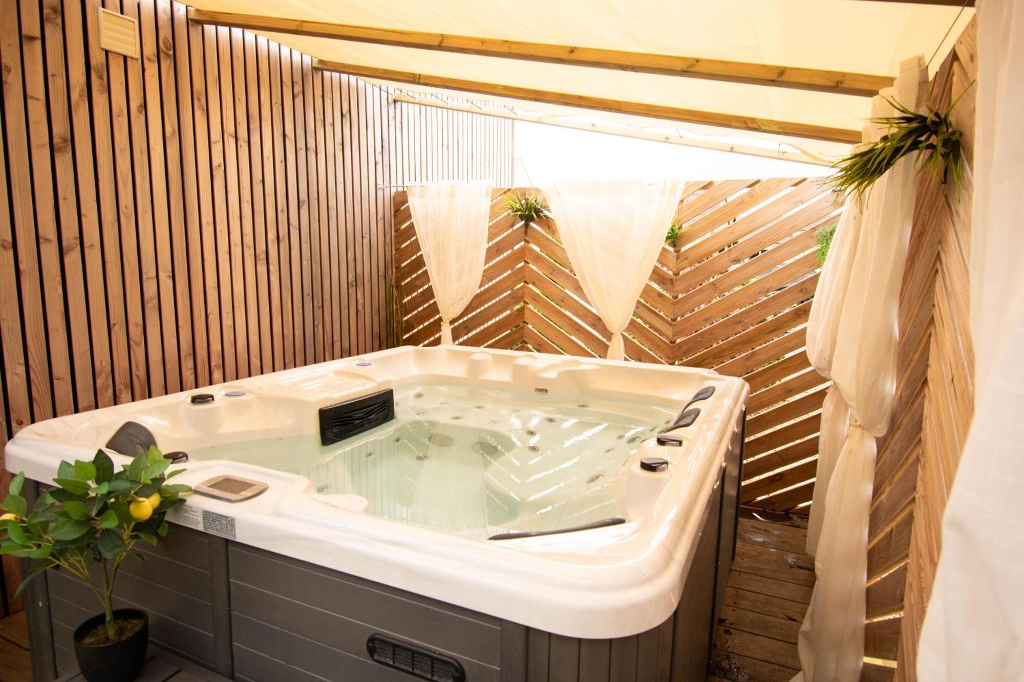 Studio Les 2 Fees - Jacuzzi - Deco Feerique Montfort-sur-Meu Zewnętrze zdjęcie