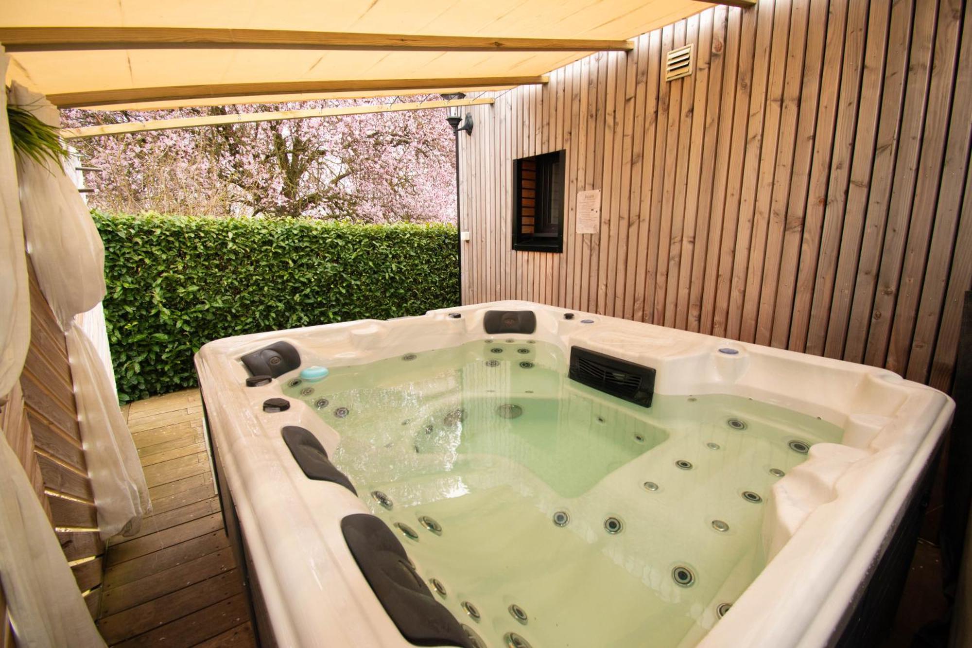 Studio Les 2 Fees - Jacuzzi - Deco Feerique Montfort-sur-Meu Zewnętrze zdjęcie